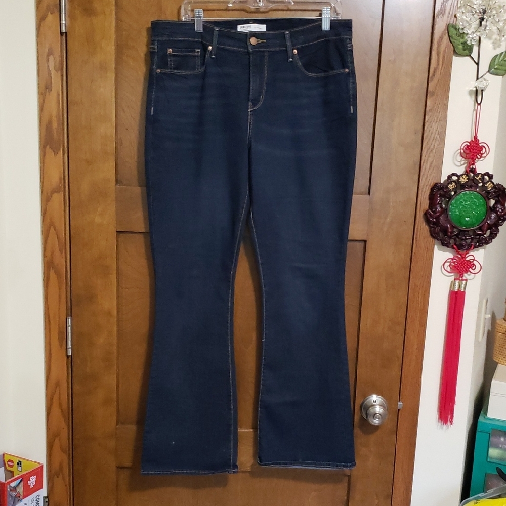 Levis Signature midrise boot cut 32"×32" 14 med.-never worn.Bin#8